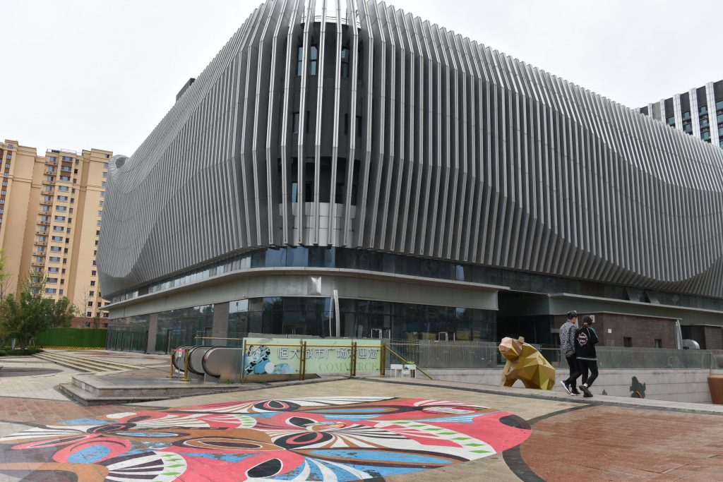 European Design Factory Price Aluminum Baffle Wood Effect for Ceiling Wall Exterior Applications Villas Hotels Malls Hospitals