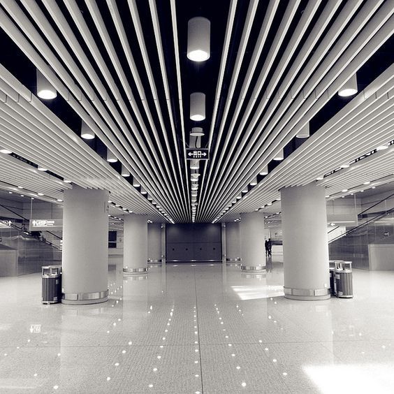 Modern U-Shape Aluminum Alloy Strip Baffle Ceiling Grid with Fireproof Sound-Absorbing Features for Hotels Hospitals & Malls