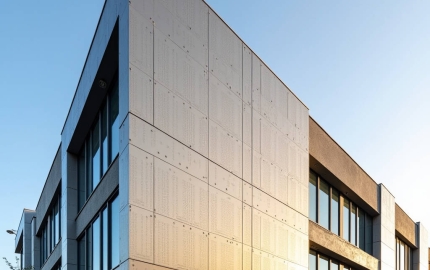 Embossed Aluminum Panel Engineering How Pattern Geometry Affects Flatness Wind Load and Coating Performance