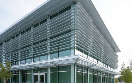 Aluminium Louver Facade Engineering Wind Loads Thermal Bridging and Coating Durability for Contractors