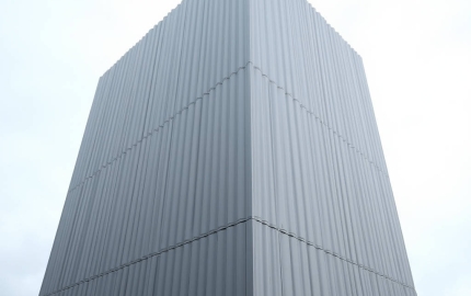 How Wind Load Drives Panel Gauge Selection with Vertex Aluminum Facade Corp